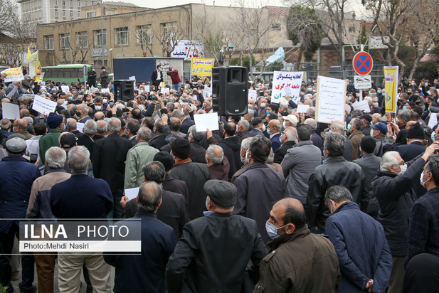 تجمع اعتراضی بازنشستگان در مقابل مجلس شورای اسلامی 