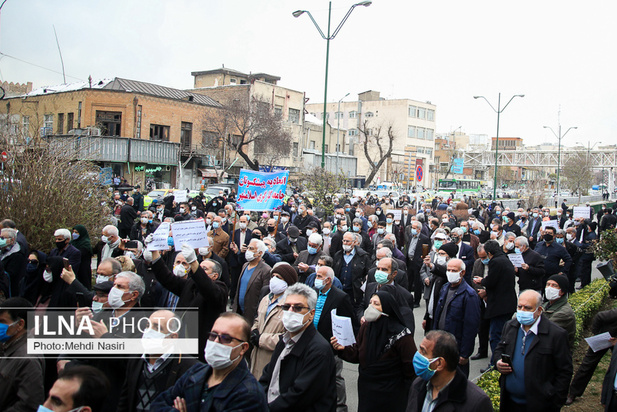 تجمع اعتراضی بازنشستگان در مقابل مجلس شورای اسلامی 