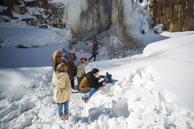 آبشار گنجنامه یخ زد