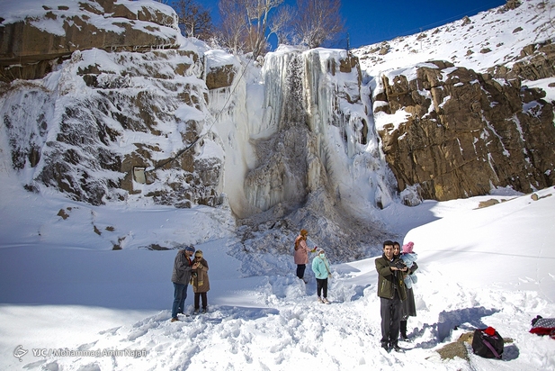 آبشار گنجنامه یخ زد