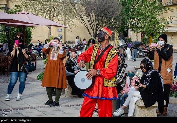 نوای حاجی فیروز و عمو نوروز در ایران